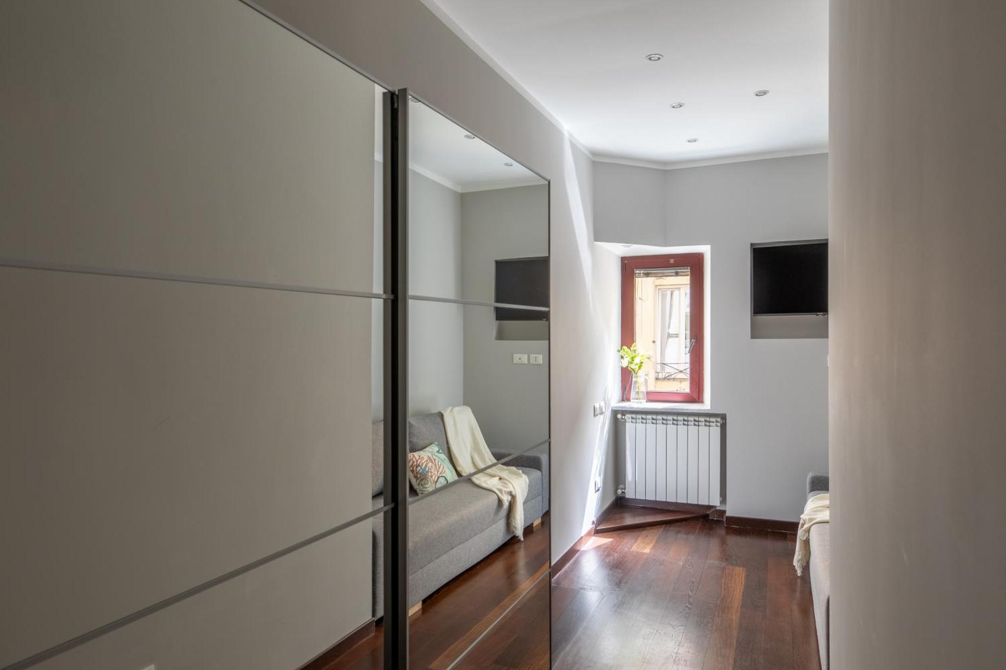 Apartamento Iflat Contemporary Elegance In The Heart Of